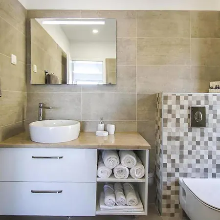 Pet Friendly In With Sauna Сasa de vacaciones Makarska